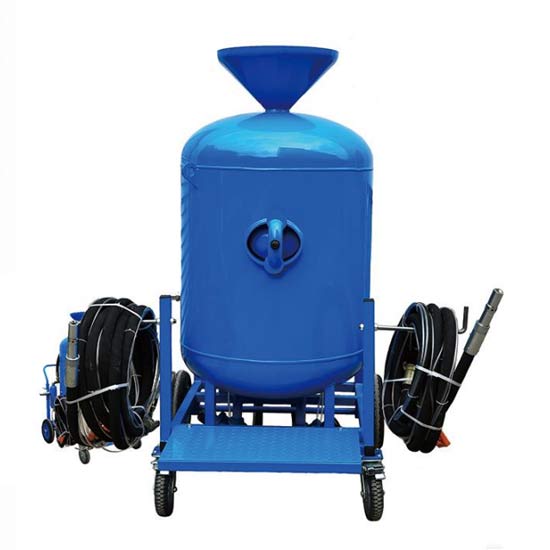 How Does a Sandblasting Pot Work?